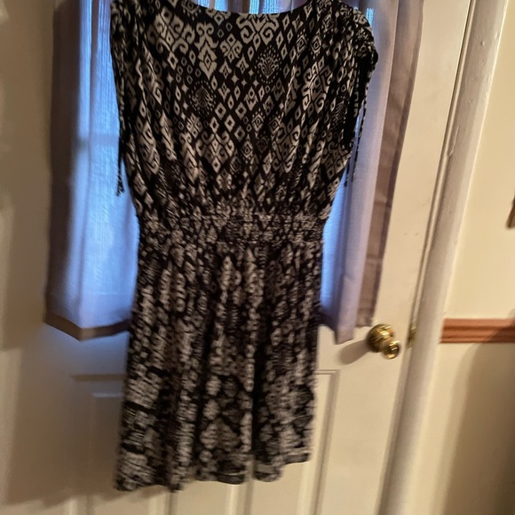 Black and White Patterned Dress - Picture 5 of 5